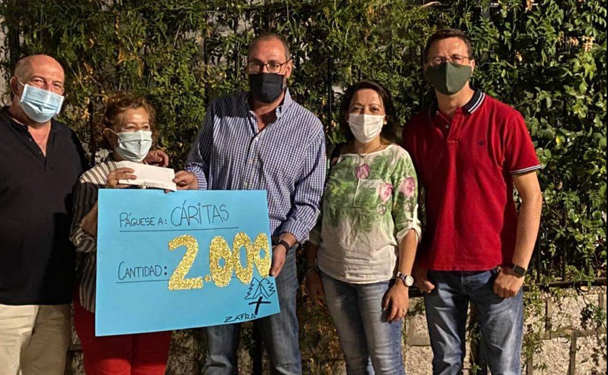 Momento de la entrega de la donación 