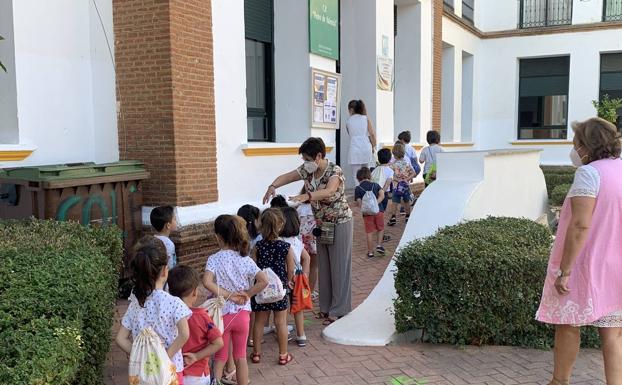 Entrada al colegio de los más pequeños 