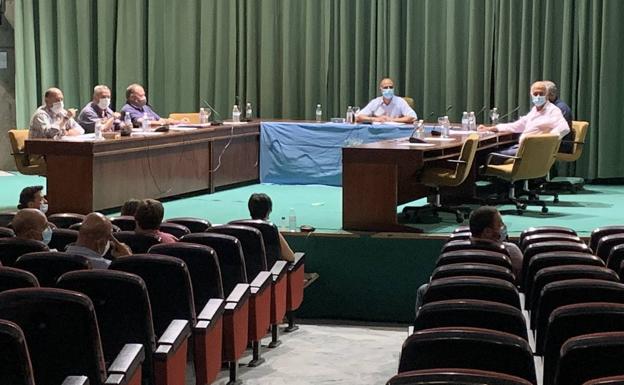 La Junta de Dirección de la Entidad Ferial durante la reunión 