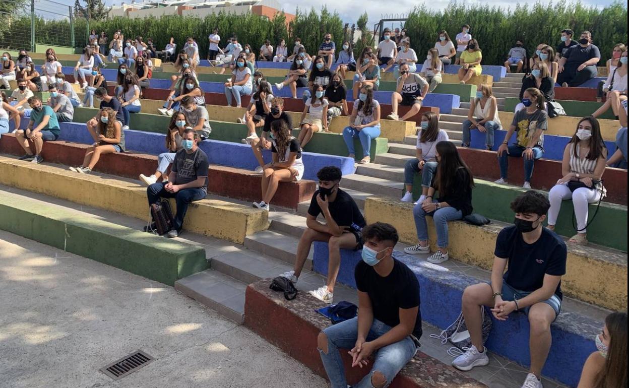 Recepciçón de los alumnos de Bachillerato en el Suárez de Figueroa 