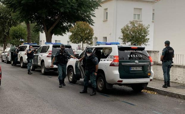 Miembros de la USECIC a su llegada al cuartel 