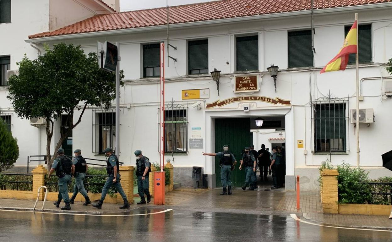 Miembros de varias unidades de la Guardia Civil el pasado viernes en el cuartel de Zafra 