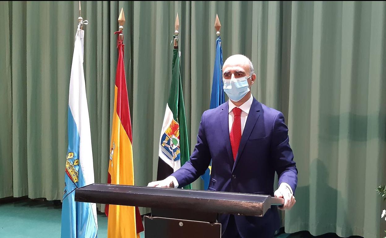 Un momento de la inauguración durante la intervención del alcalde 
