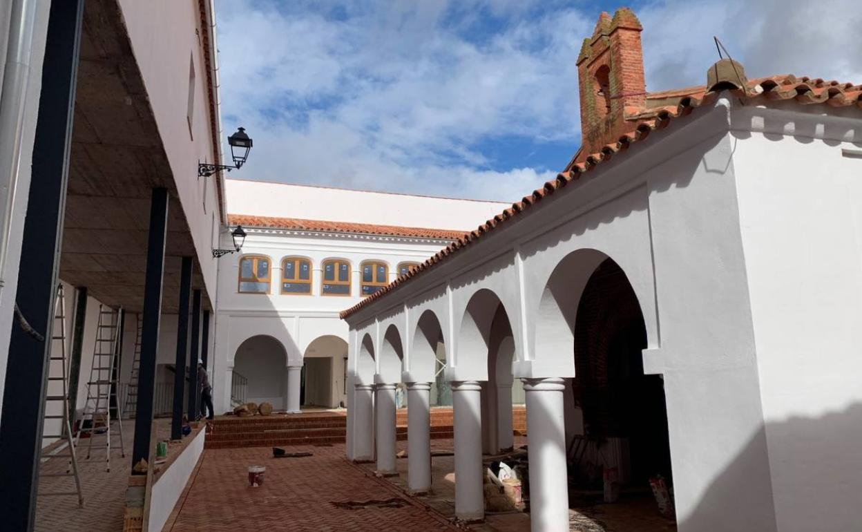 el edificio de San Miguel en la última fasse de la obra 