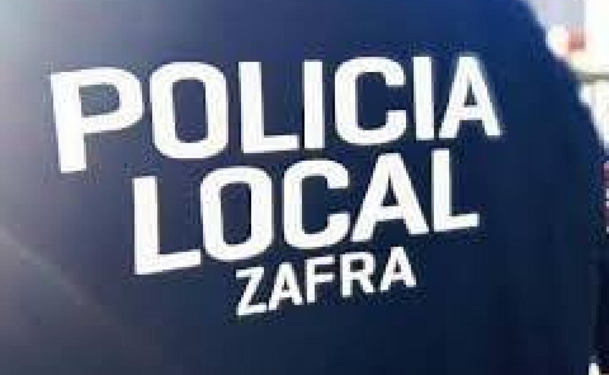 Los trabajadores del Ayuntamiento muestran su apoyo a los dos agentes de Policía Local agredidos