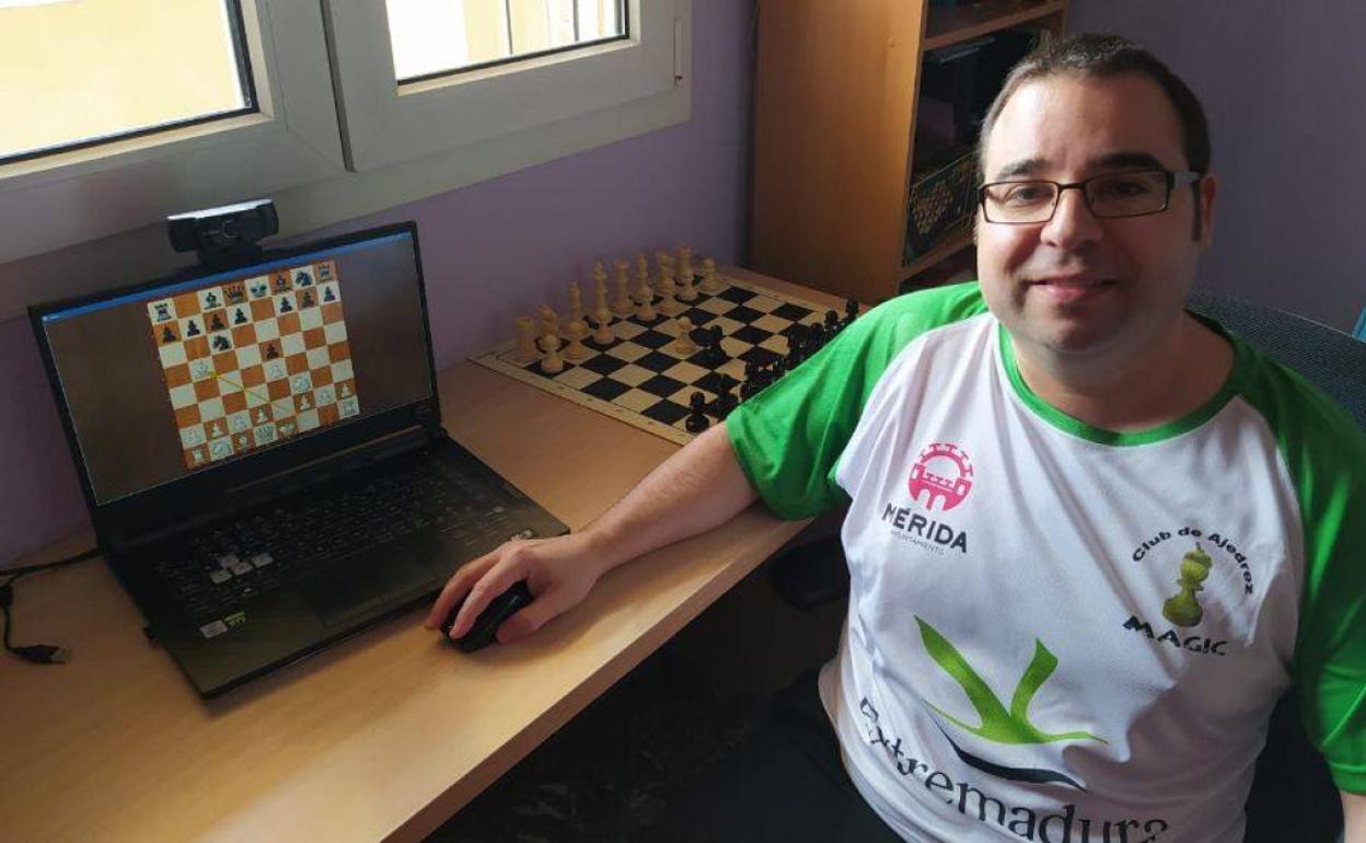 El Gran Maestro Manuel Pérez Candelario ofrece este sábado una exhibición simultánea a través de internet