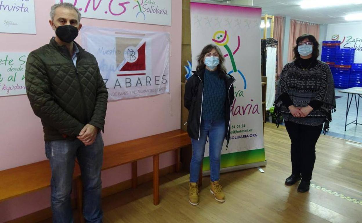 Representantes de la asociación Azabares en Zafra Solidaria 