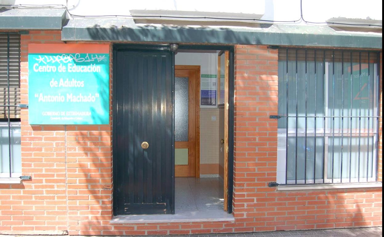El Centro de Adultos Antonio Machado mantiene abierto el plazo de inscripción en los cursos de competencias clave