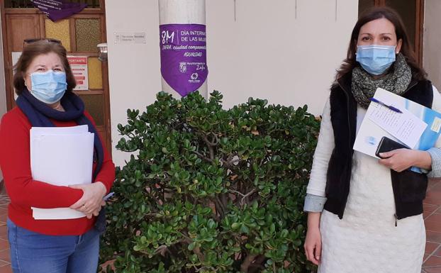 La concejala Isabel Trujillo junto a la nuevo técnica agrícola 