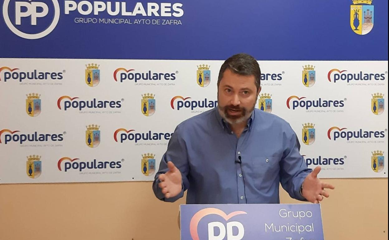 El concejal popular Antonio Navarro ofreció una rueda de prensa 