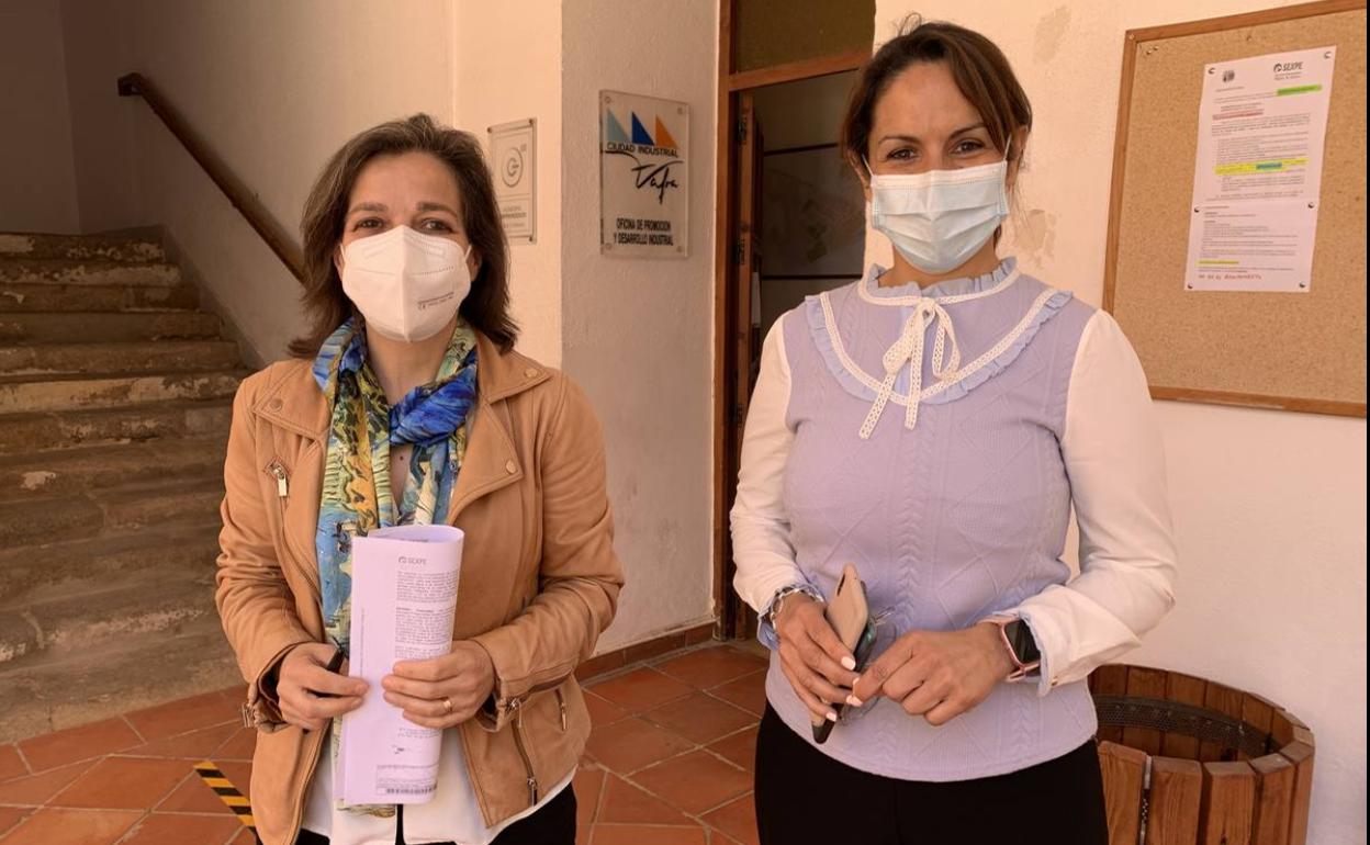 Las concejalas Nieves Peña y Rosa Monreal 