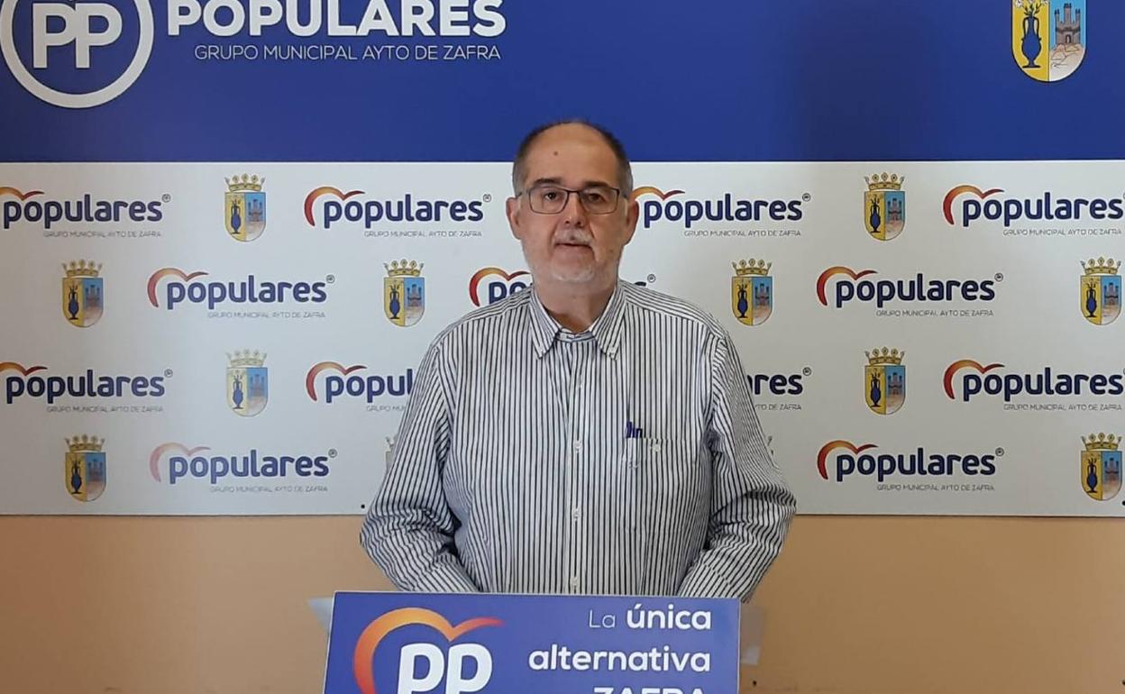 El portavoz populaer, Juan Carlos Fernández, durante su conparecendia 
