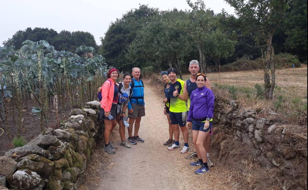 Algunos miembros del club realiando el Camino de Santiago en 2020 