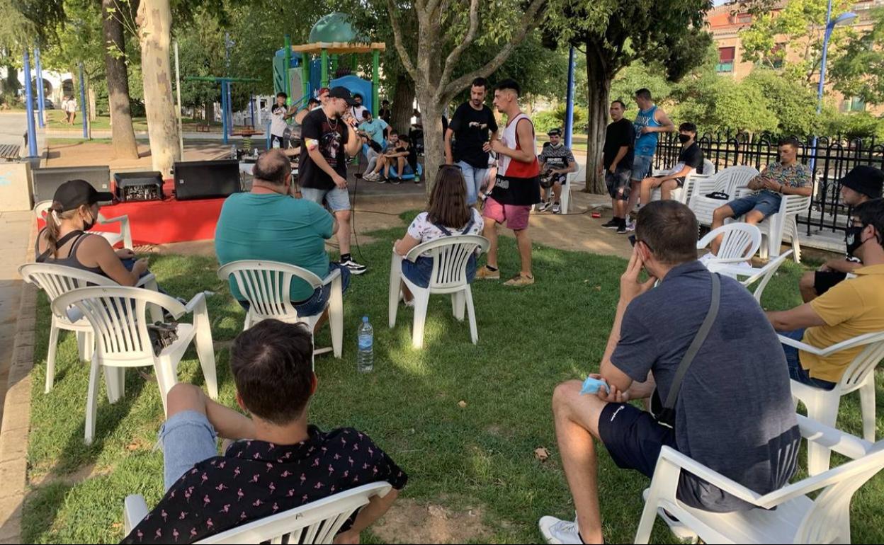 Jóvenes de diferentes edades participaron durante tres días en los talleres de Batalla de Gallos impartidos por Criterioh