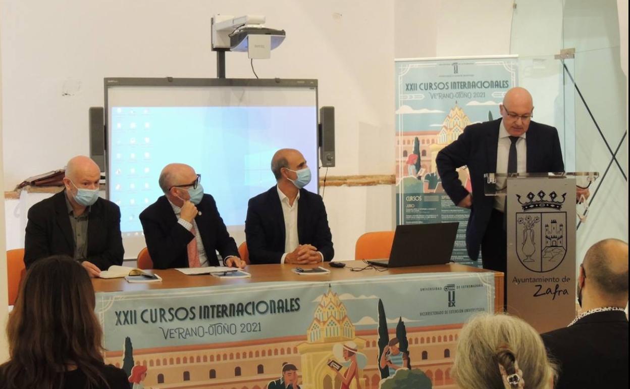 Zafra se convierte en punto de encuentro para abordar el estado de la creación literaria en Extremadura