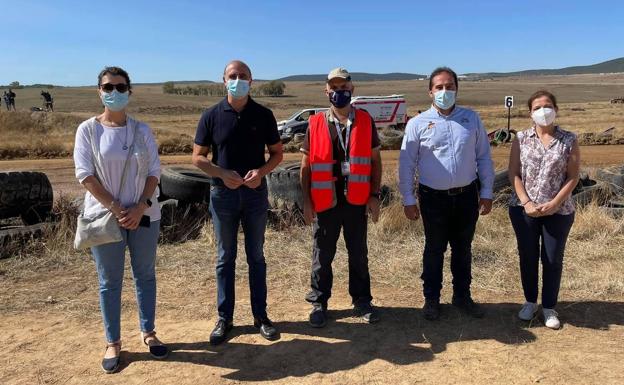 José Francisco Ossorio y Marcos Cerezo, junto al alcalde y las dos concejalas 