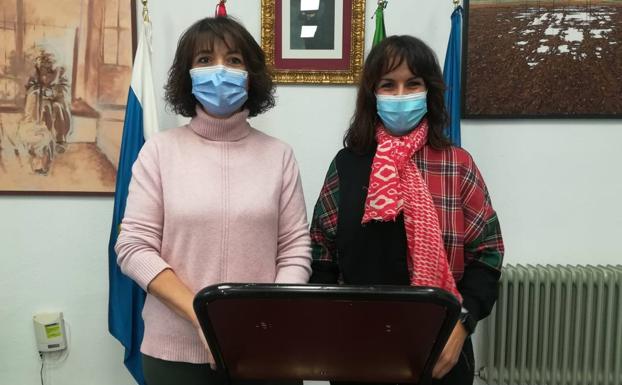 LAs dos concejalas en la presentación de la programación 