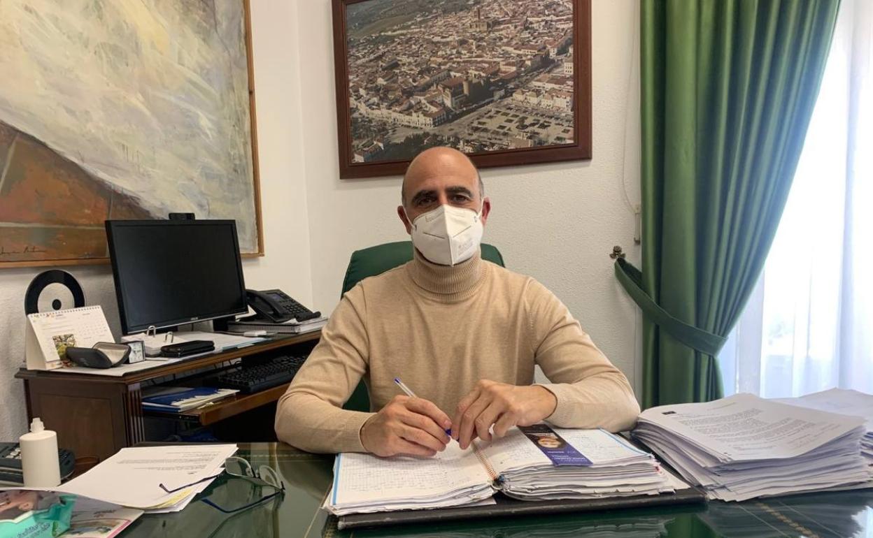 José Carlos Contreras en su despacho 