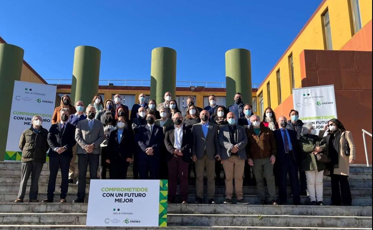 Down Zafra y Afade dos de las 28 asociaciones que se beneficiarán del convenio firmado por Junta de Extremadura y el Grupo Orenes