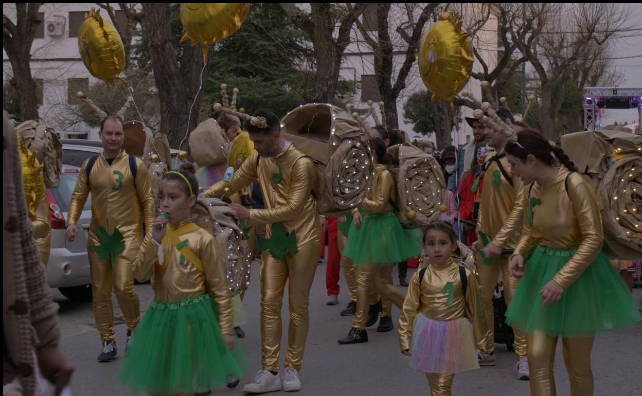 Uno de los grupos participantes en el desfile de Carnval 