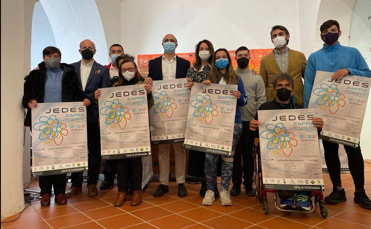 Acto de presentación con presencia de la concejera y el director general de deportes 