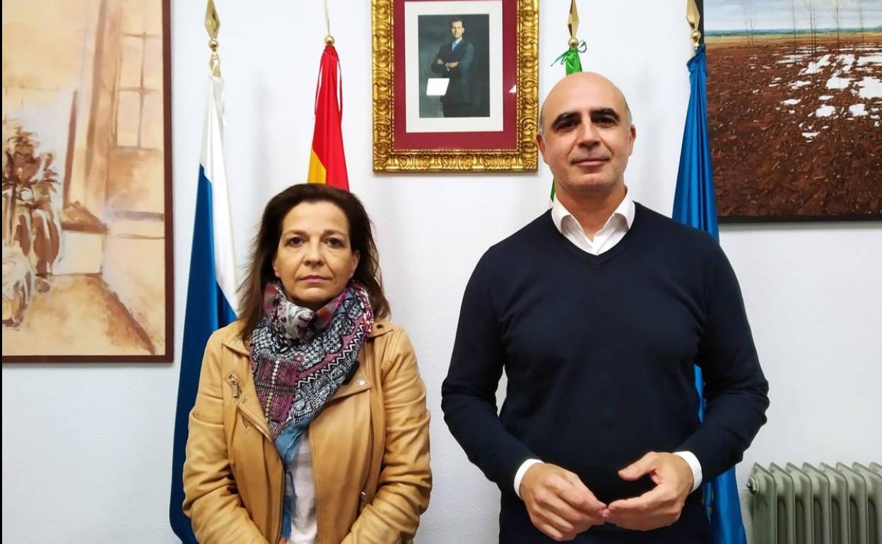 José Carlos Contreras y la concejala Nieves Peña durante el anuncio 