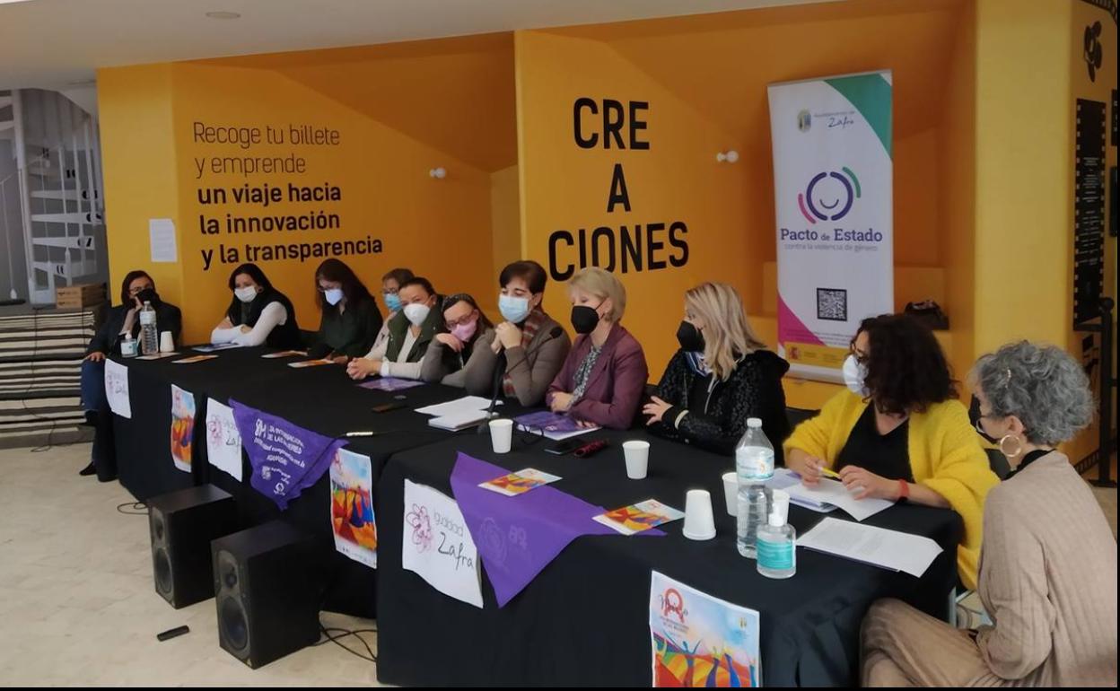 Participantes en la mesa del coloquio 