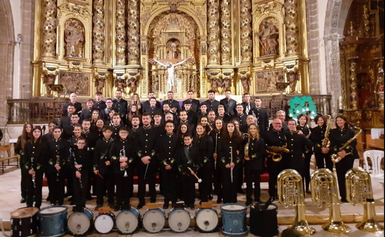 La Banda Municipal de Música al compleo tras su conceirto 