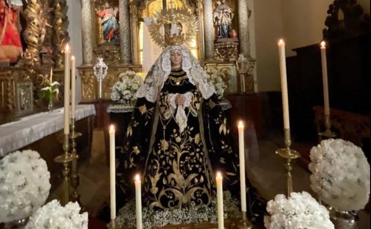 La Virgen de la Soledad en su altar en la Semana Santa de 2020 