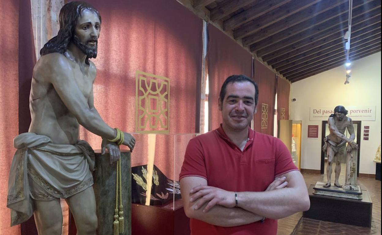 El hermnao mayor, Abel Parra, nos mostró la exposición A.M.