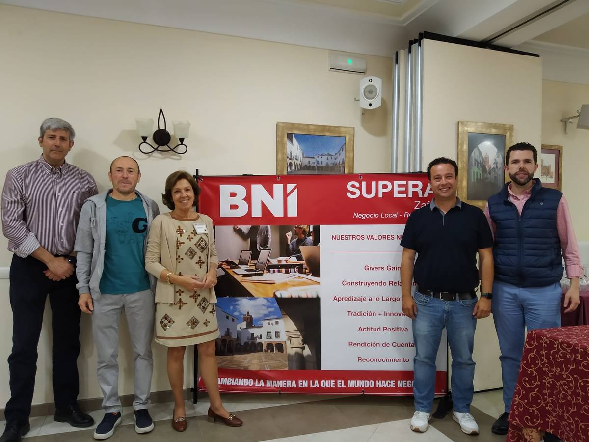Presentación de la cena con representantes de BNI Zafra y de las entidades beneficiarias 
