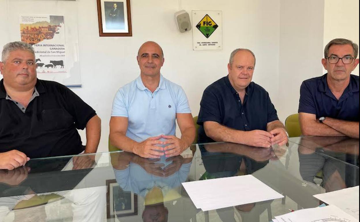 Visita de varios directivos de las asociaciones implicadas a las instalaciones junto al alcalde 