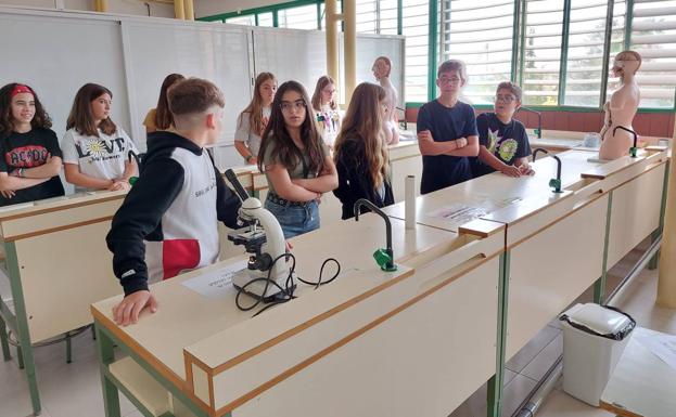 Primer contacto con el centro para algunos de los alumnos del Cristo del Rosario 