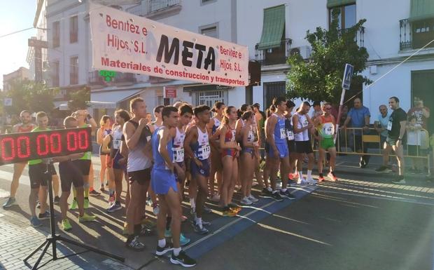 Algunos de los participantes en el cross antes de la salida 