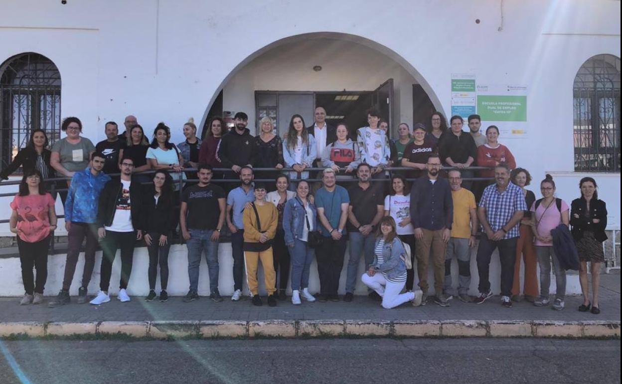 La Escuela Profesional Dual Zafra VI formará a 30 personas en las especialidades de Jardinería y Albañilería