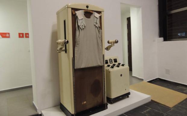 uno de los aparatos de radiología expuestos 