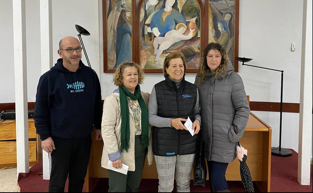 Representantes de las cofradías y la junta local el día de la recaudación 