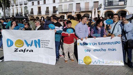 Unas 400 personas participan en la XI Marcha de la Diversidad de Down Zafra