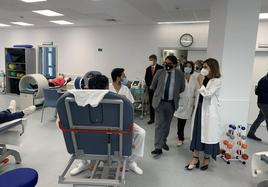 Visita del consejero al servicio de fisioterapia y rehabilitación