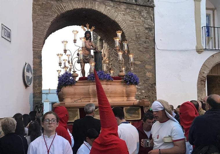 El 'amarrao' a su paso por el Arco del Cubo