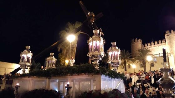 Espléndido Jueves Santo de mucho público con el Nazareno y la Esperanza
