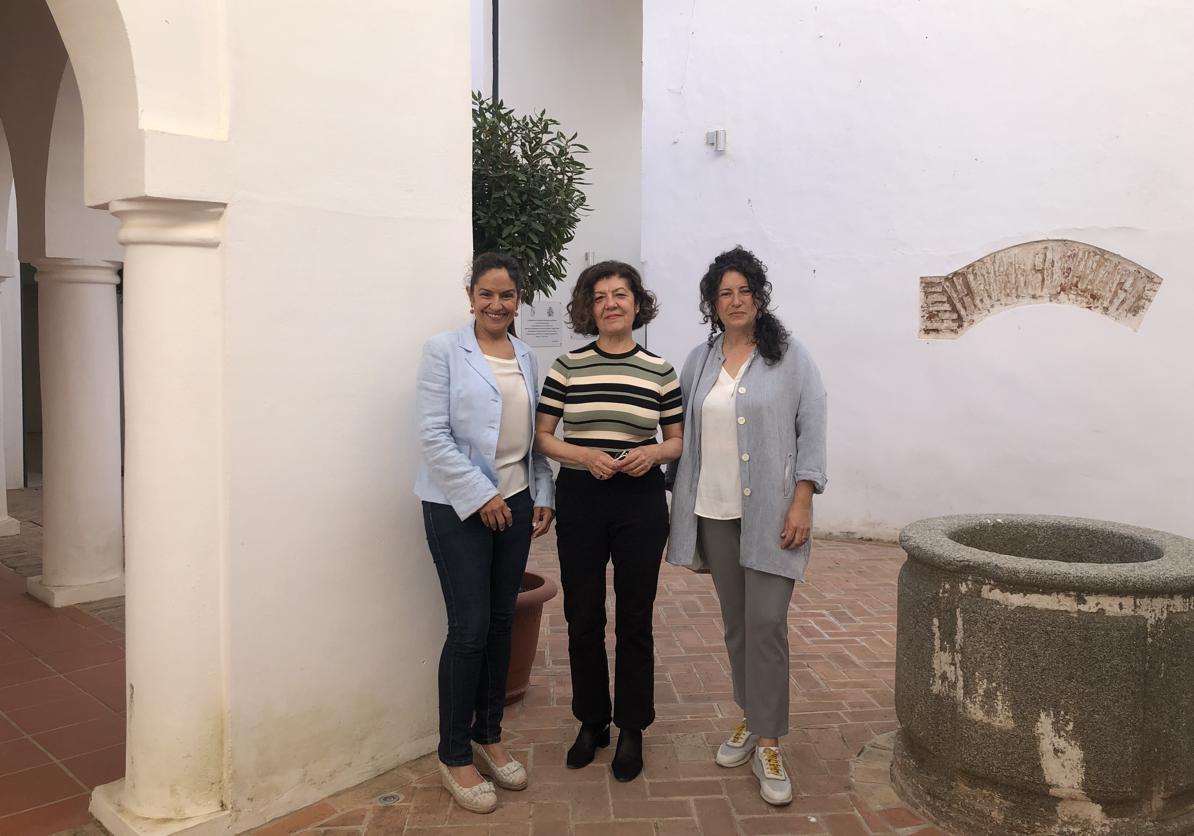 Presentación del programa de actividades por parte de la concejala, la directora de la bibliotecca y la presidenta de Artea Zafra