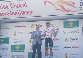 Alberto Álbarez en el pódium de montaña