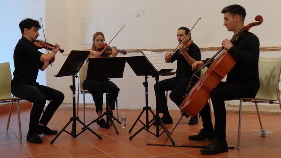 Los cuartetos Ponticello y Mitreo ofrecieron un concierto en la biblioteca