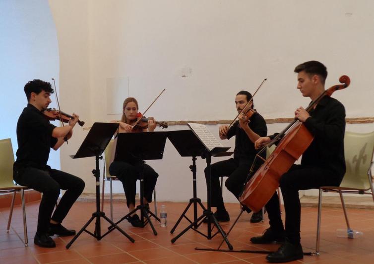 Los cuartetos Ponticello y Mitreo ofrecieron un concierto en la biblioteca