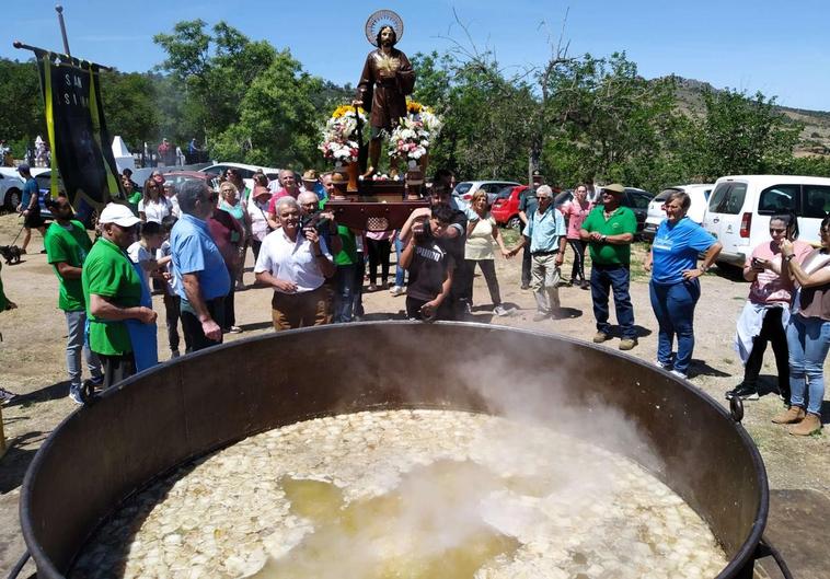La procesión de San Isidro ante la garbanzada