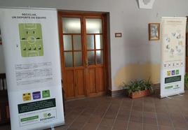 Dos de los paneles de la exposición