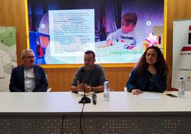 Víctor León, Manuel Cordón y Maite Serdio durante la presentación de la campaña