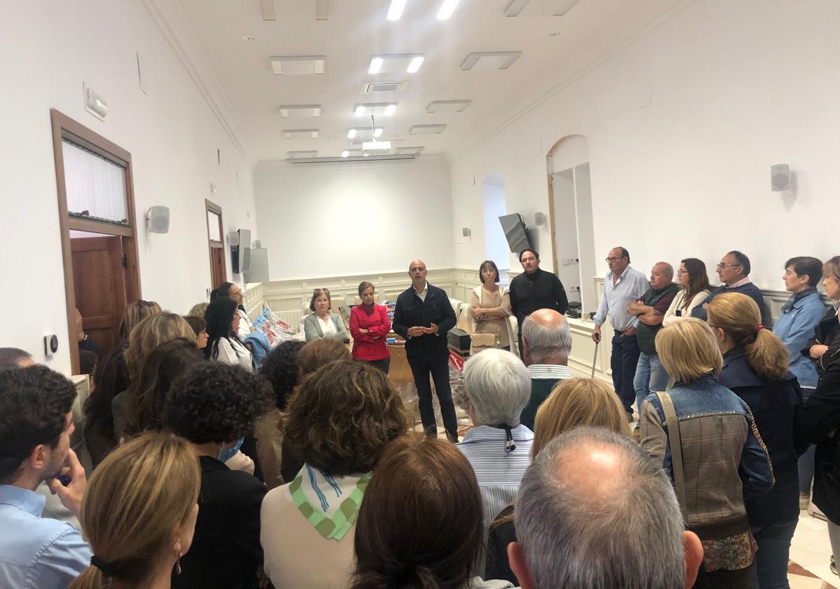 REunión con los trabajadores en el salón de plenos
