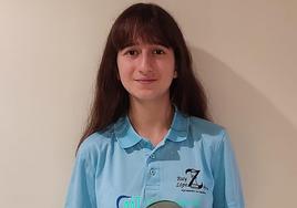 Pilar Díaz con su trofeo